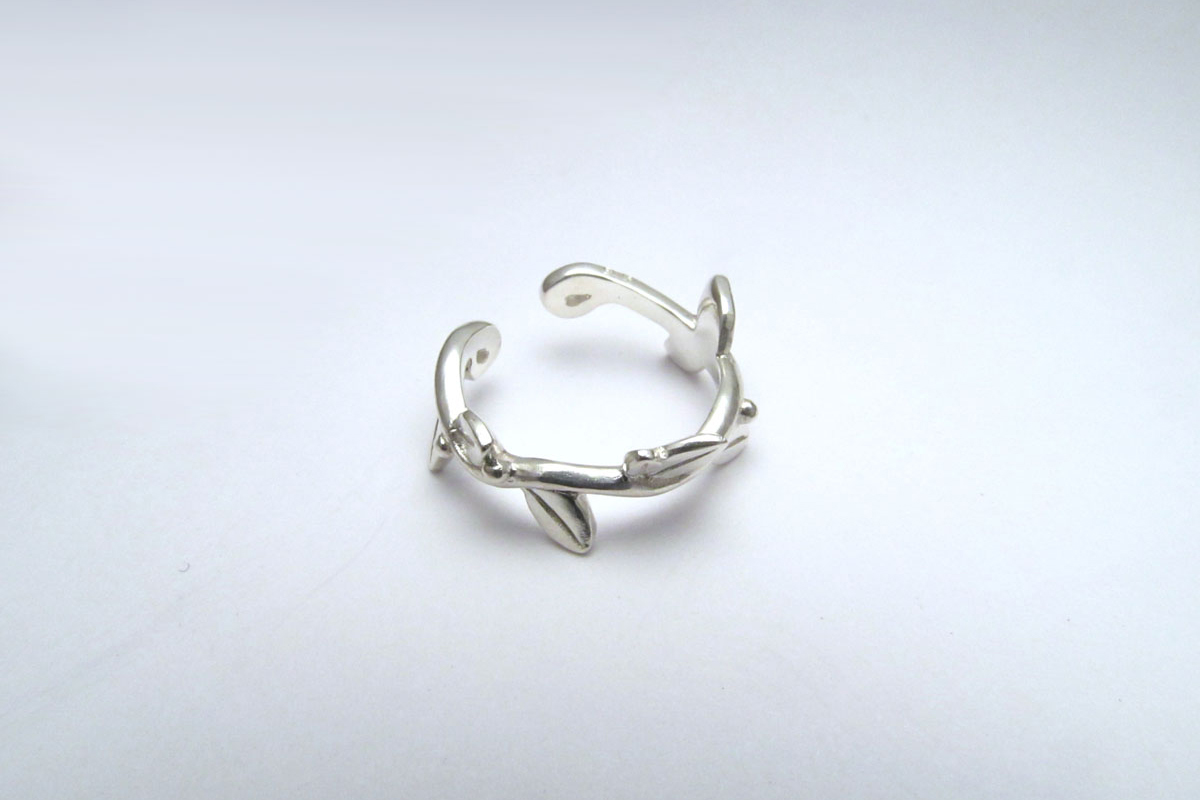 オリーブのイヤーカフ